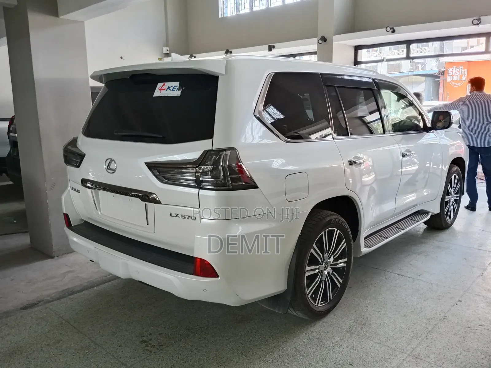 Lexus LX 570 AWD 2019 White