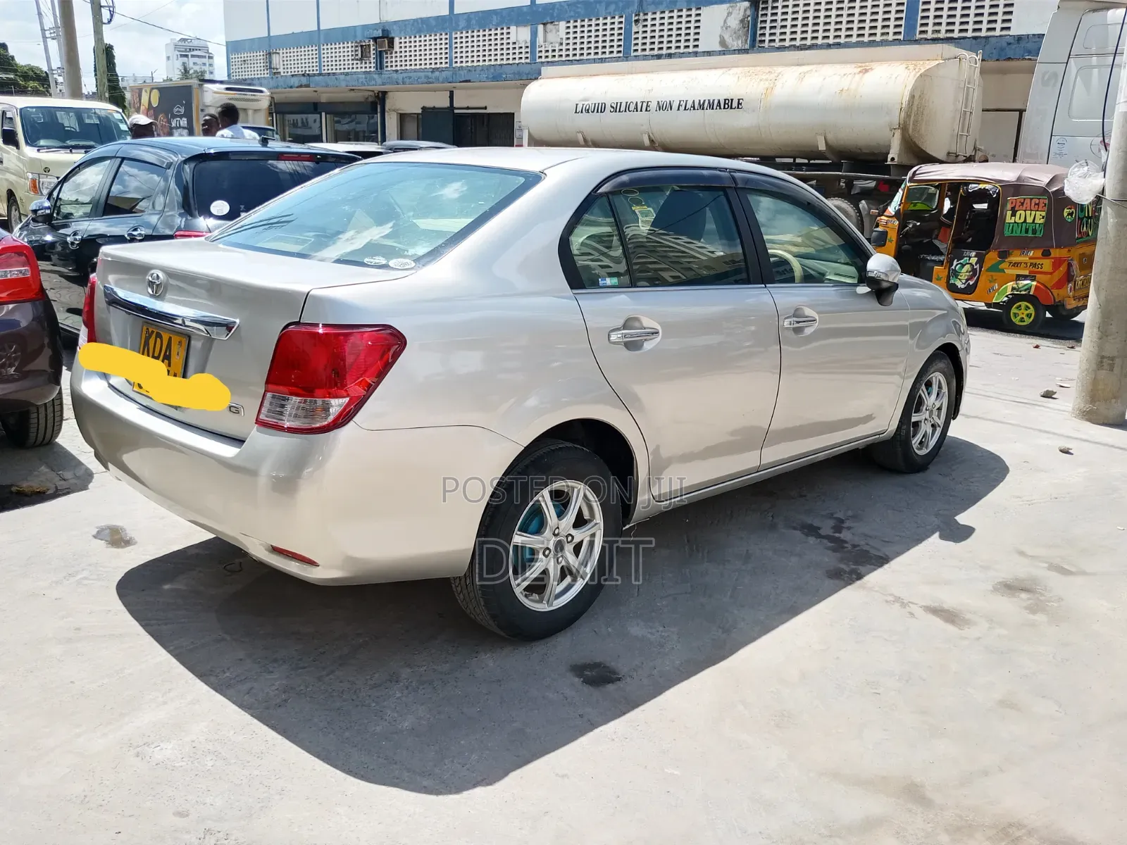 Toyota Axio 1.5 G 2WD 2013 Gold