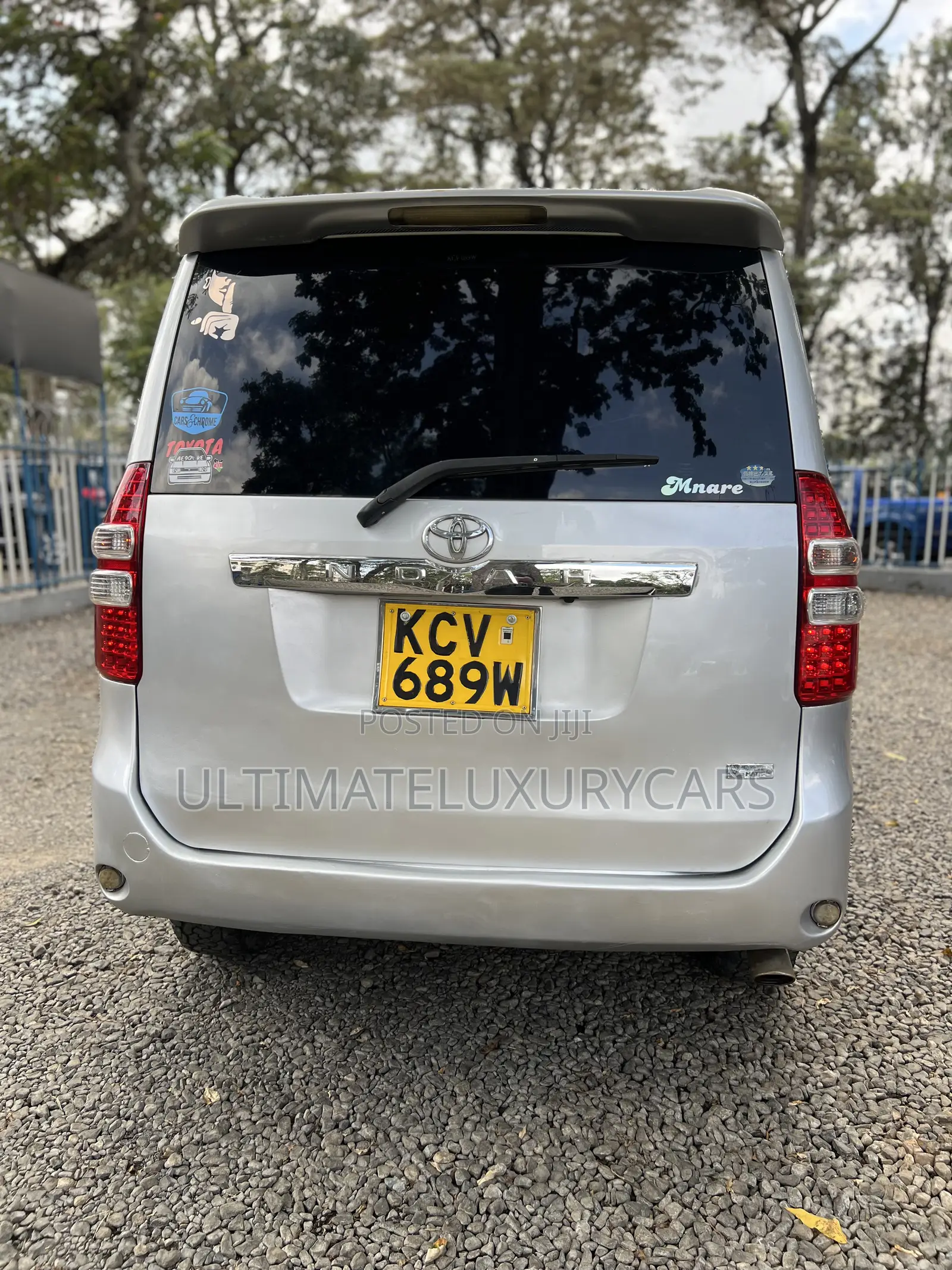 Toyota Noah 2.0 158hp FWD (8 Seater) 2012 Silver