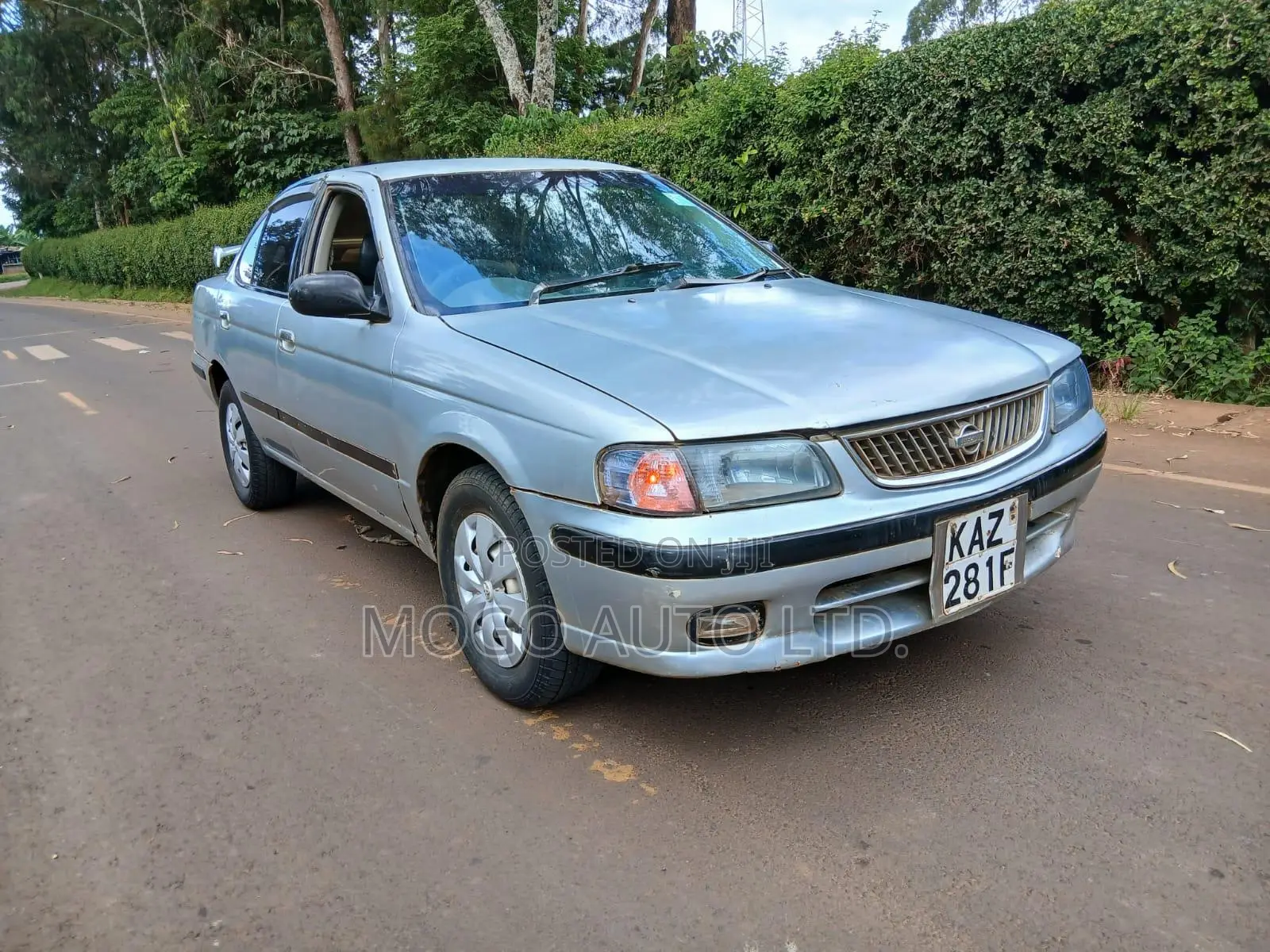Nissan Sunny 2000 Silver