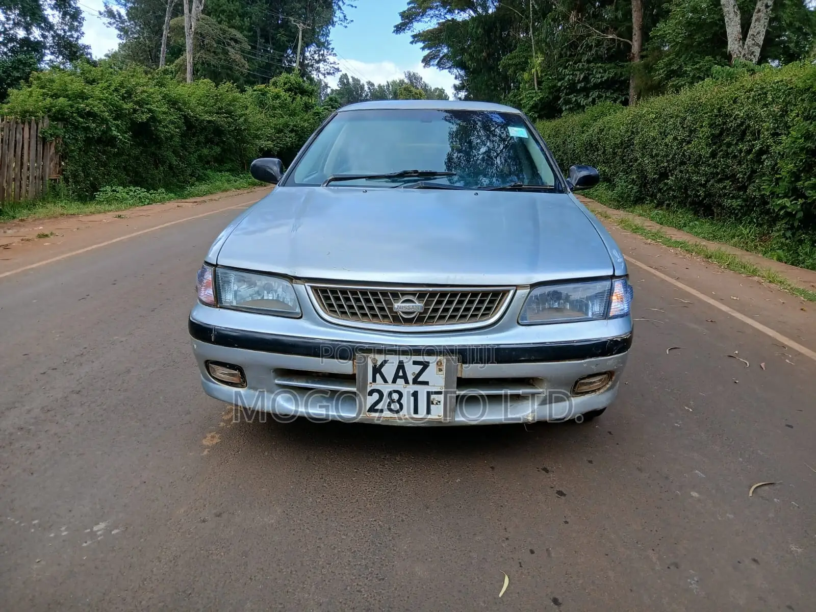 Nissan Sunny 2000 Silver
