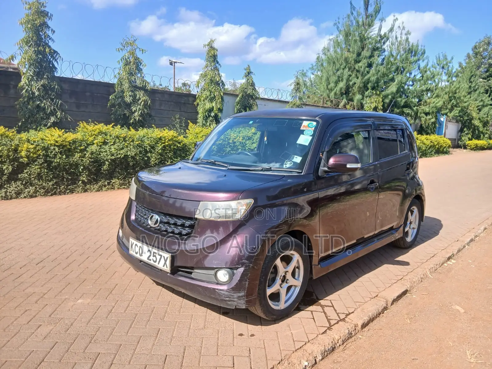 Toyota bB 2011 Purple