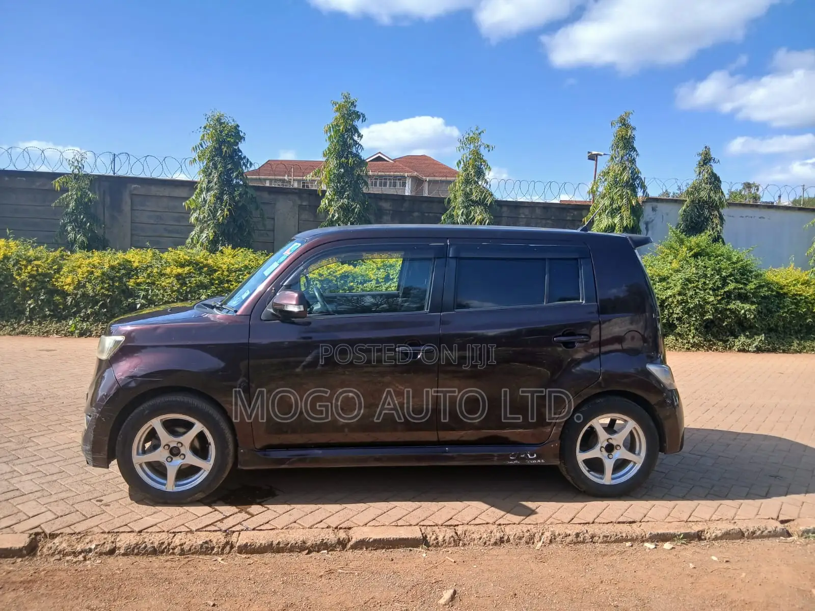 Toyota bB 2011 Purple