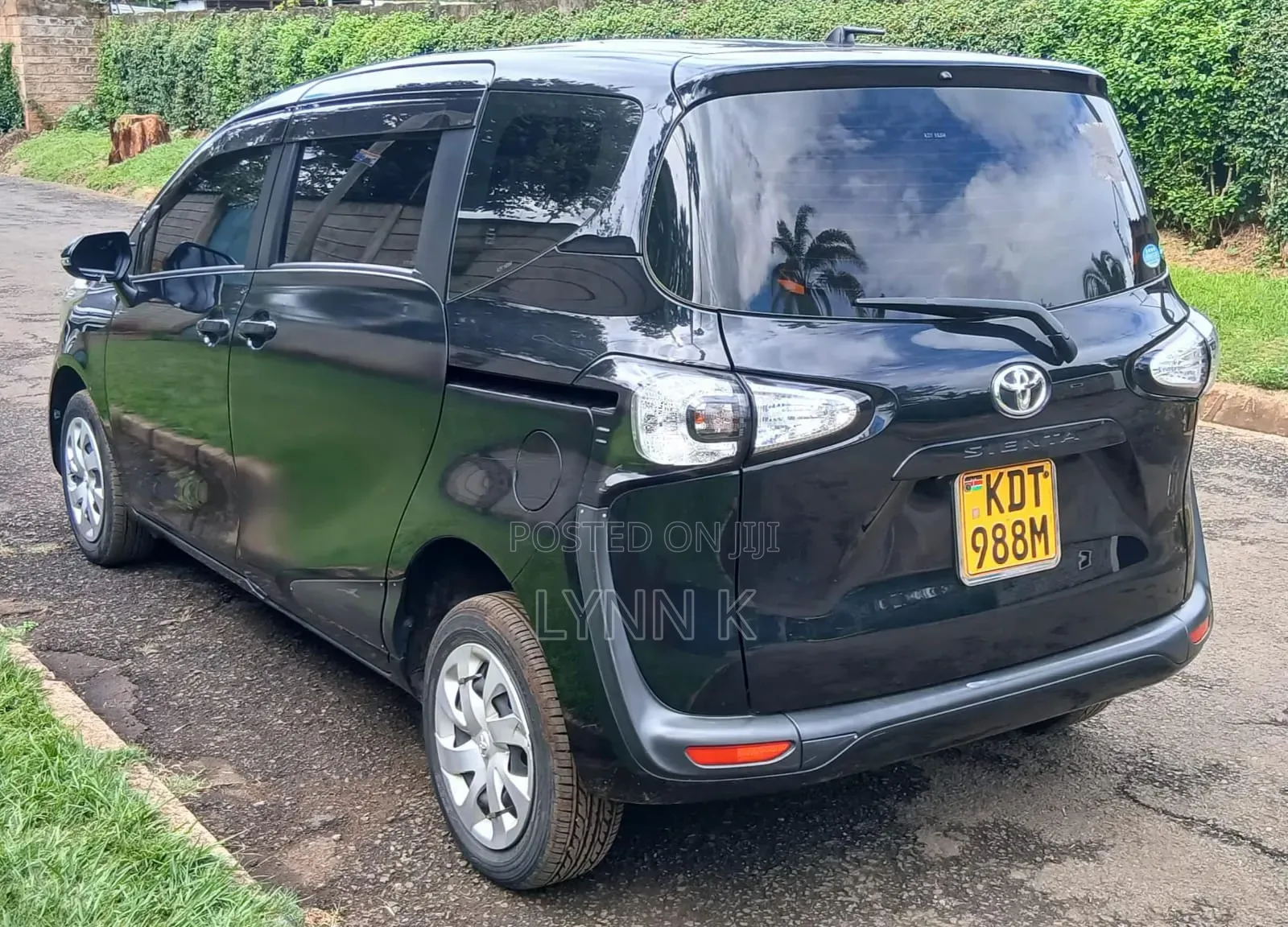 Toyota Sienta 2018 Black