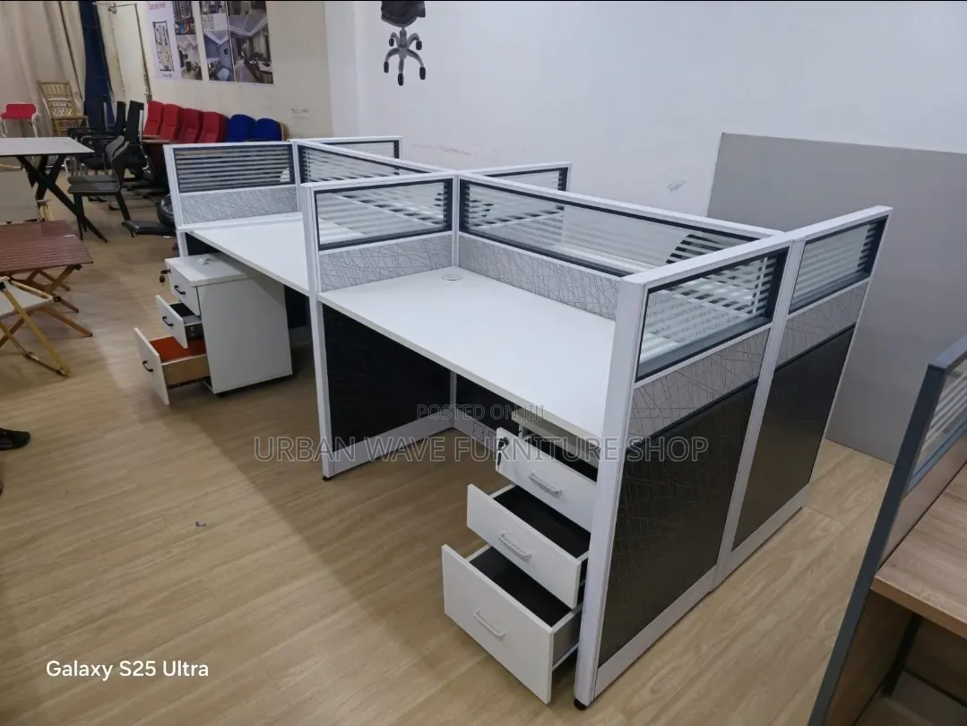 4 Seater Office Furnitures Workstation