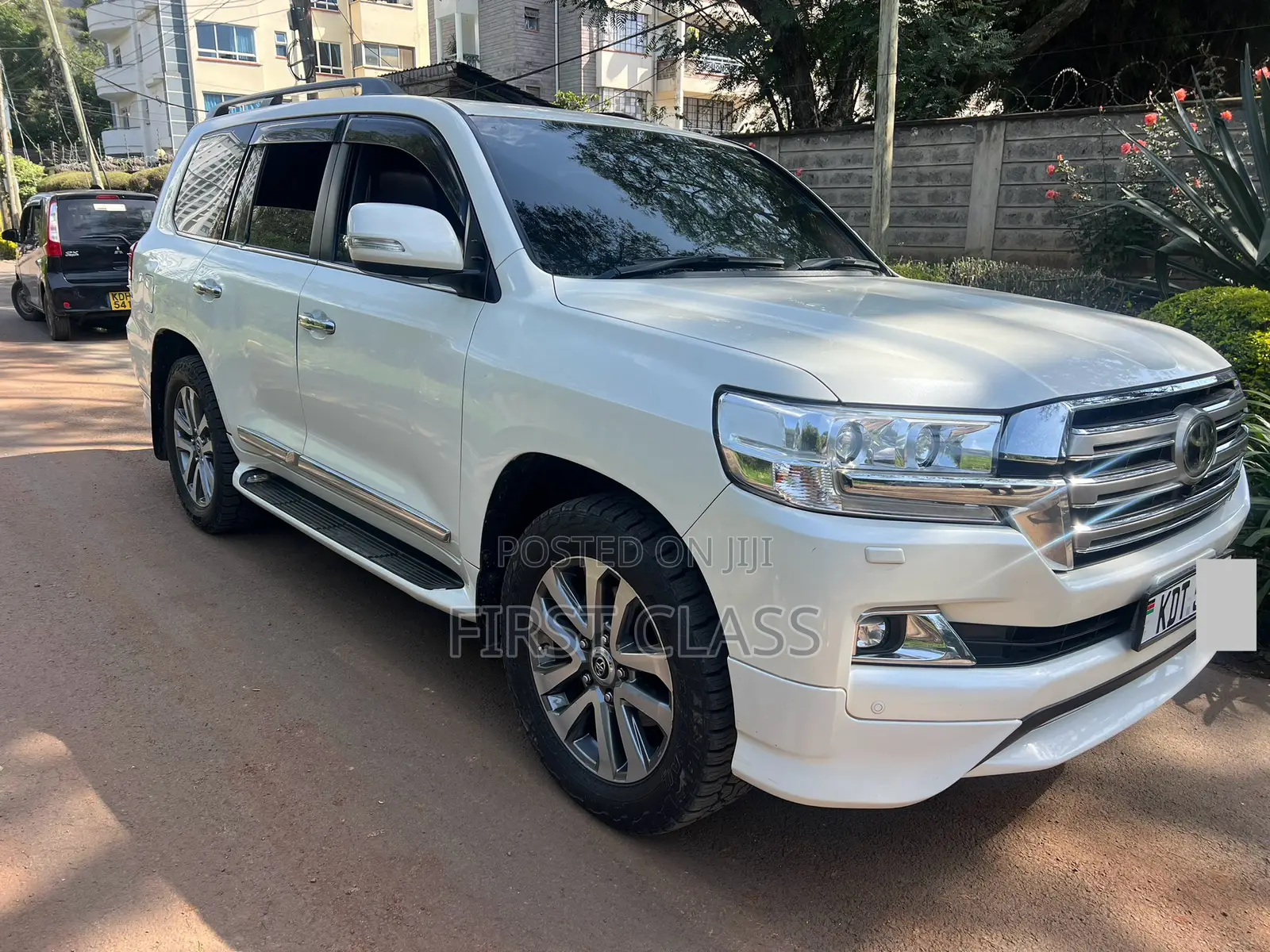 Toyota Land Cruiser 4.6 V8 ZX 2018 White