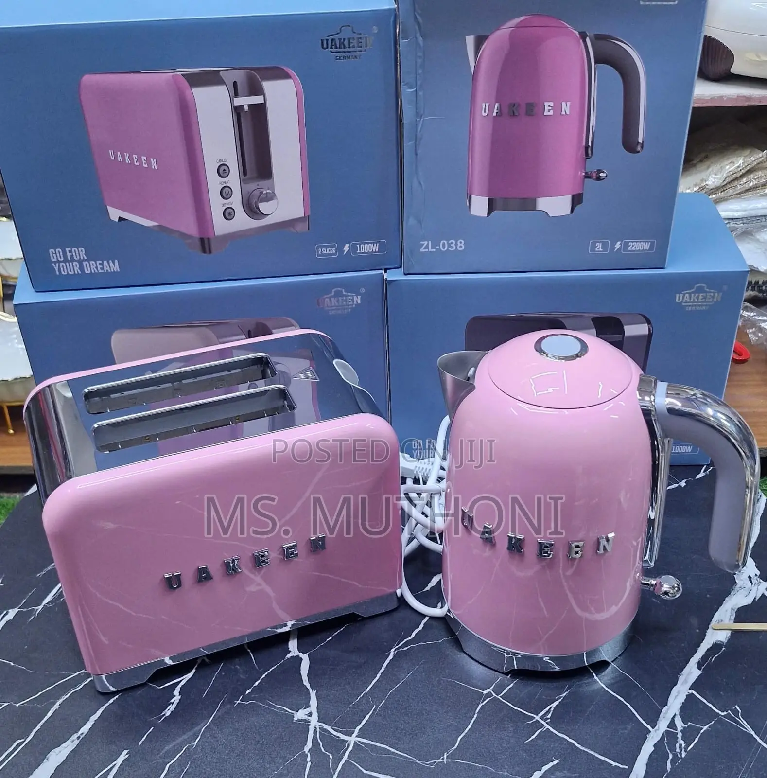 Beautiful Toaster + Electric Kettle Set