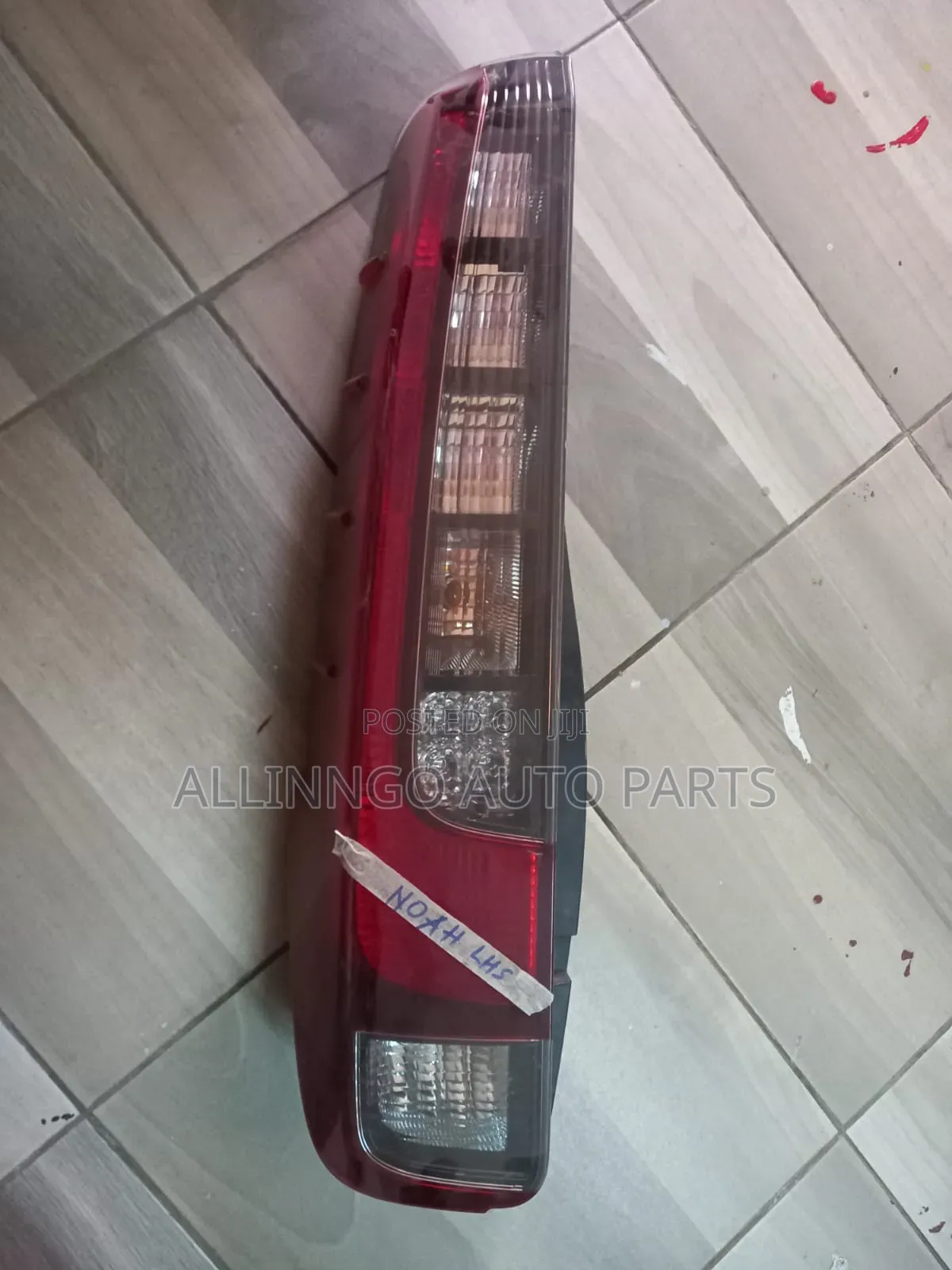 Toyota Noah 2015 Taillight