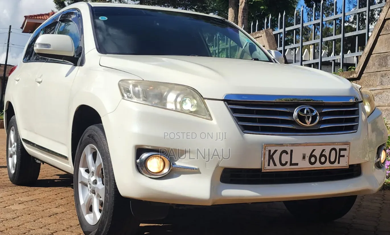 Toyota Vanguard 2012 White