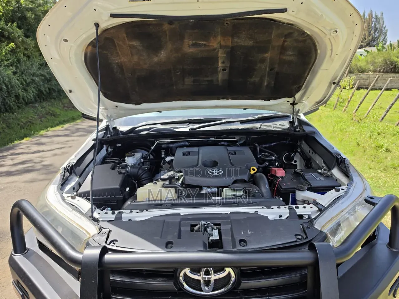 Toyota Hilux SR 4x4 2019 White
