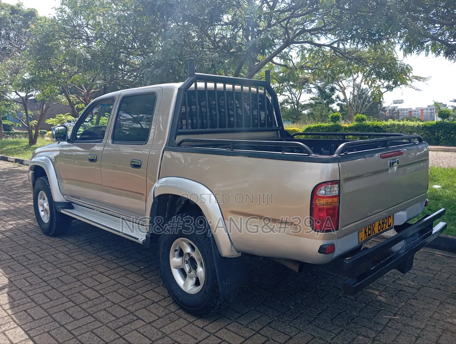 Toyota Hilux 2004 Beige