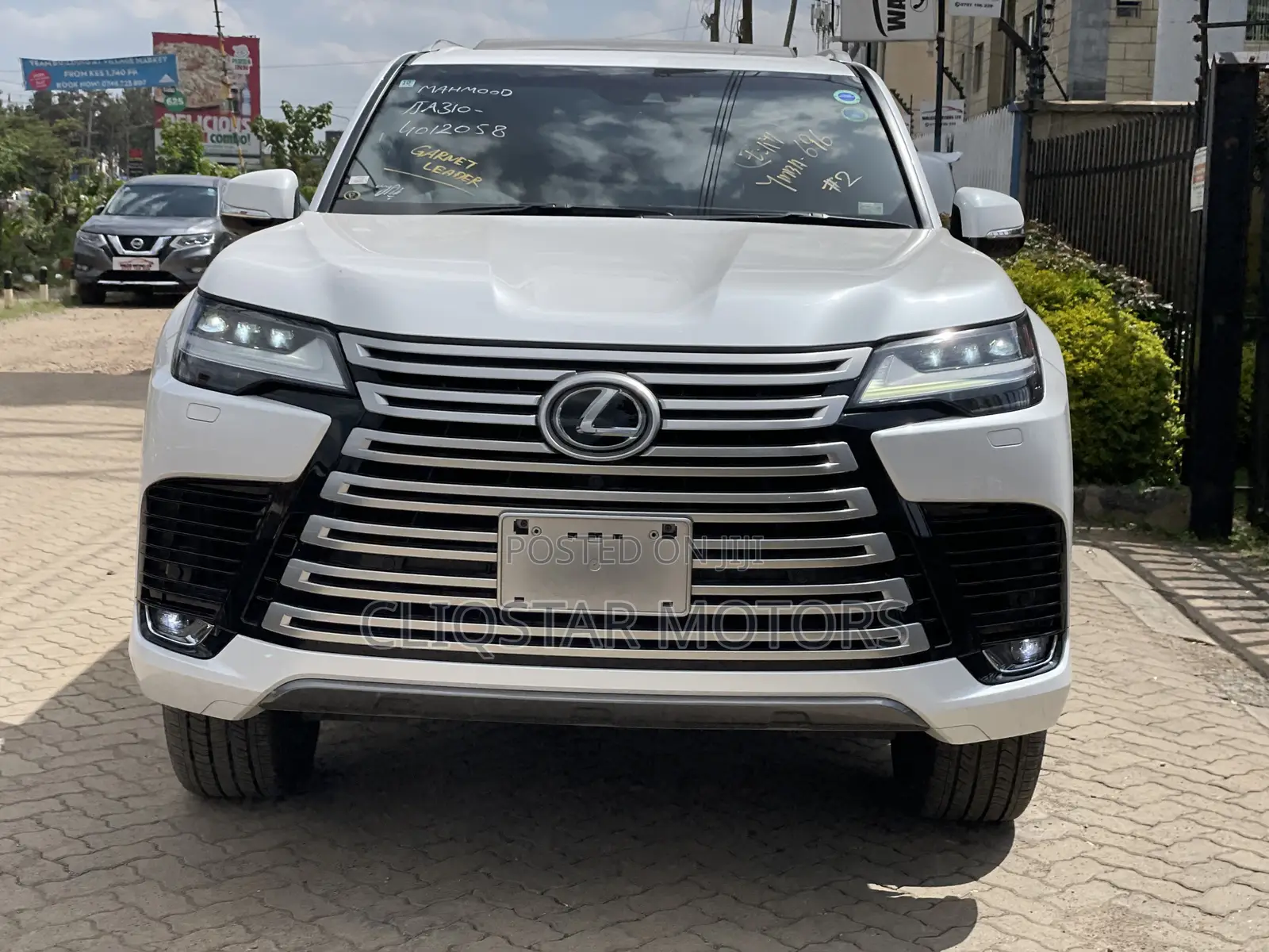 Lexus LX 600 2022 White
