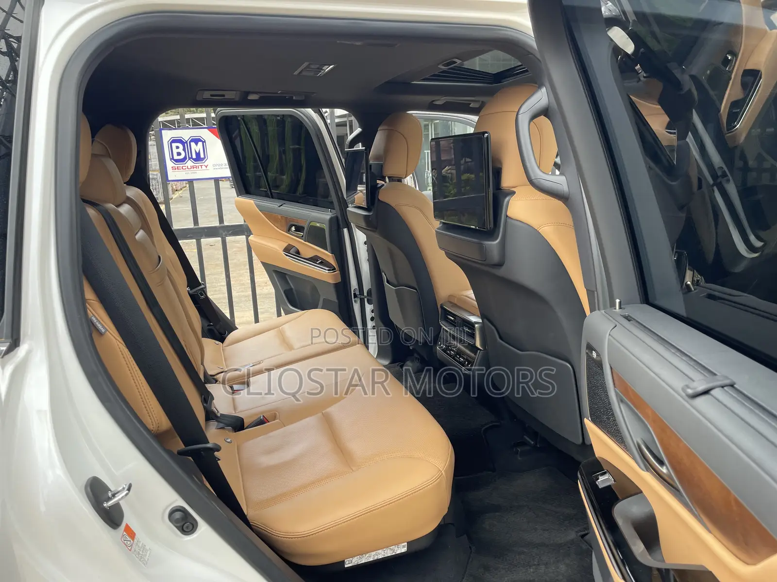 Lexus LX 600 2022 White