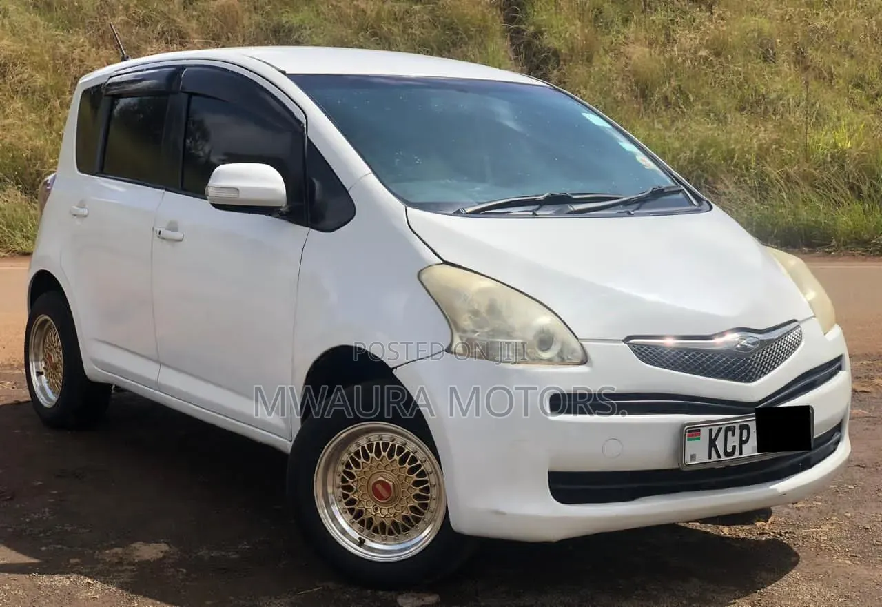 Toyota Ractis 1.3 FWD 2010 White