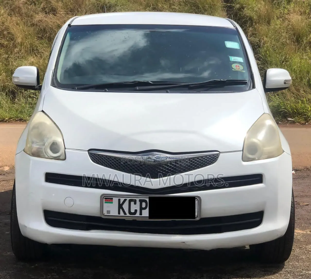 Toyota Ractis 1.3 FWD 2010 White