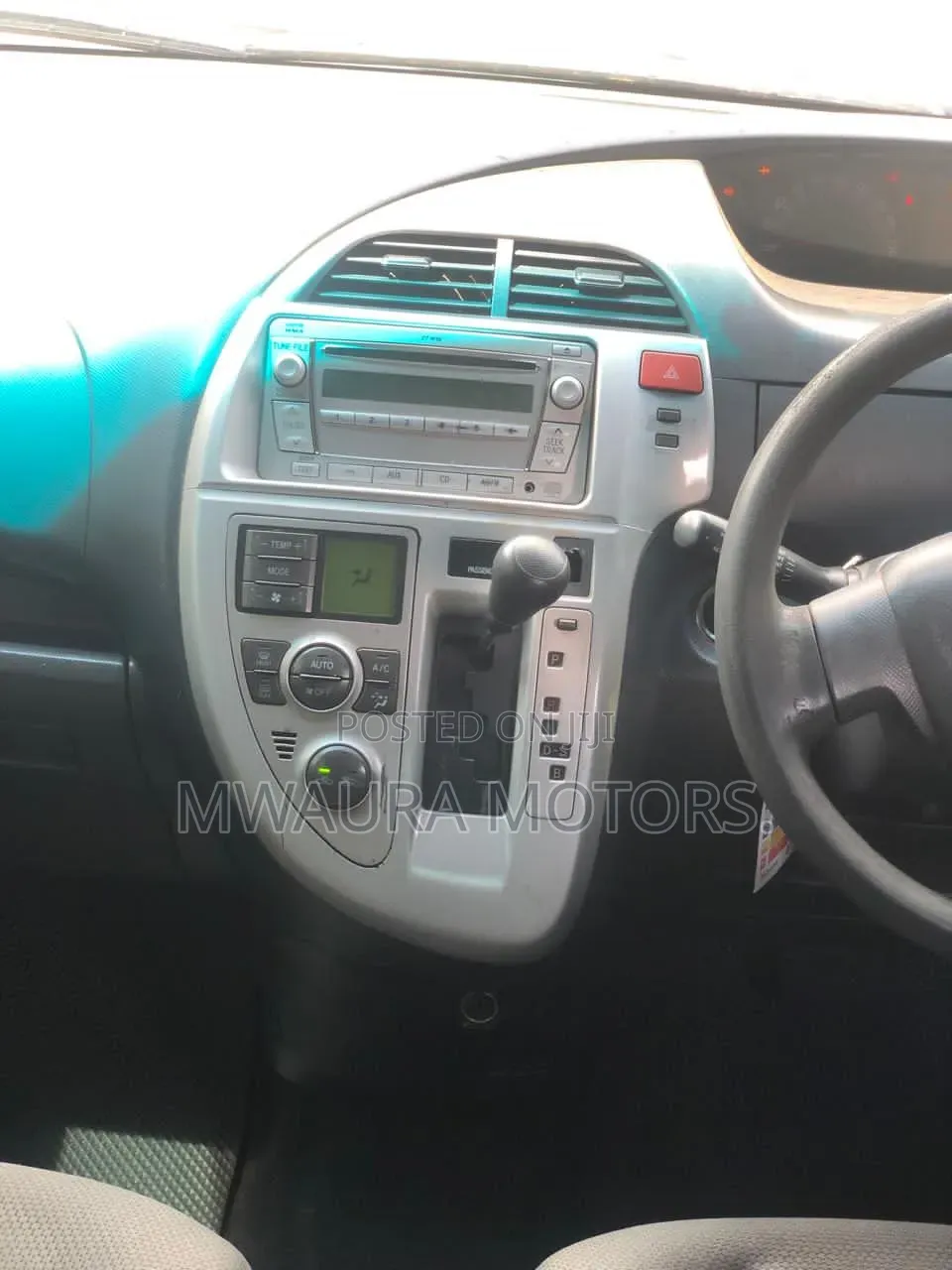 Toyota Ractis 1.3 FWD 2010 White