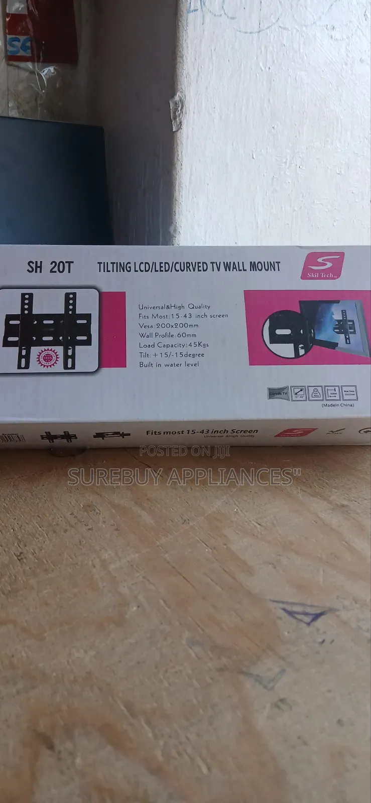 Universal 20t Tilt Wall Mount for 15" to 43" Screens