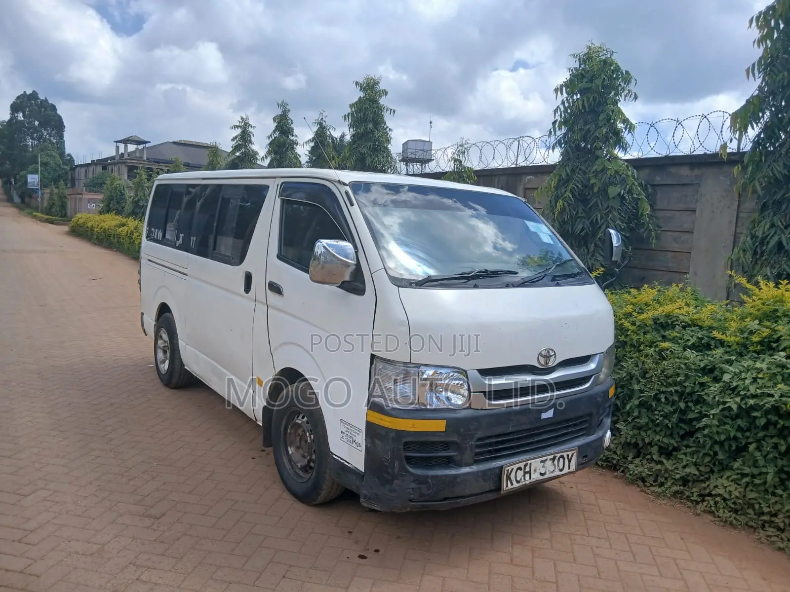 Toyota HiAce 2009 White
