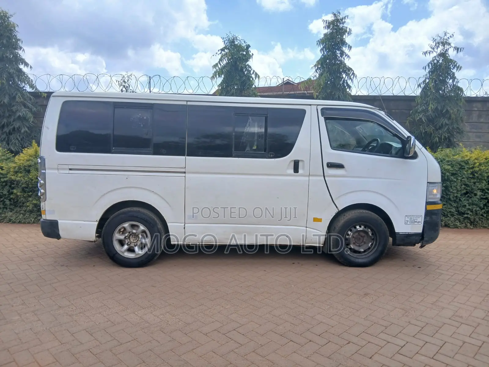 Toyota HiAce 2009 White