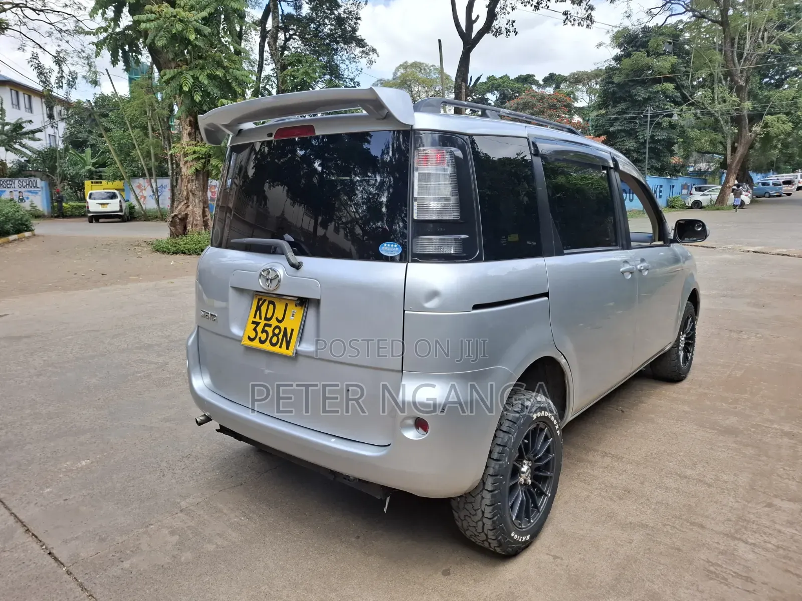 Toyota Sienta 1.5 FWD (6-seater) 2015 Silver