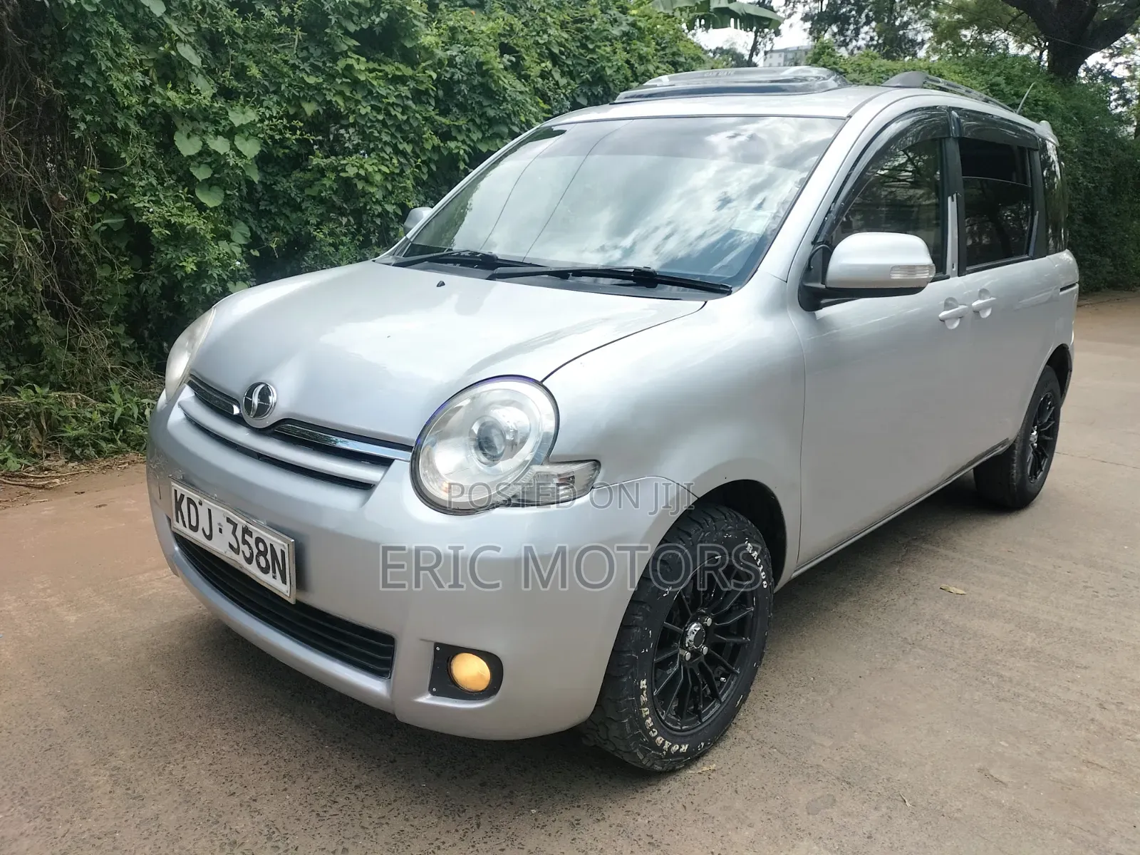 Toyota Sienta 2015 Silver