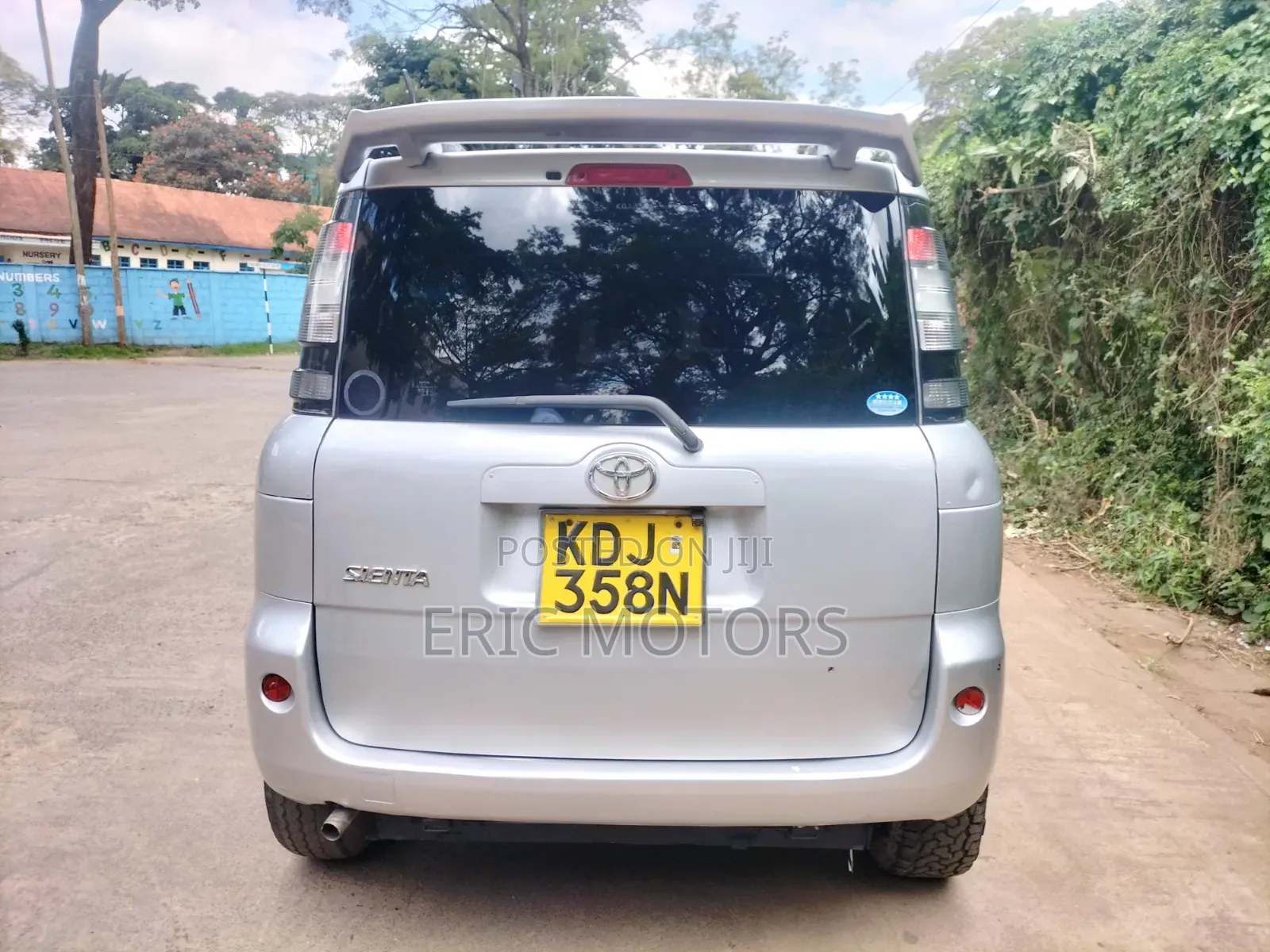 Toyota Sienta 2015 Silver