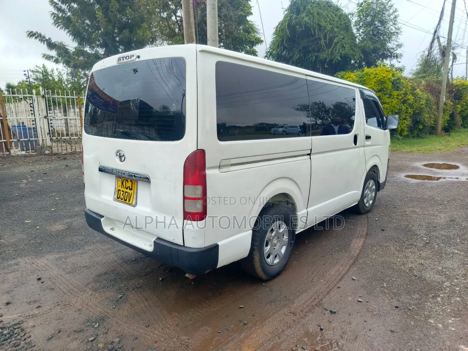 Toyota HiAce 2009 White