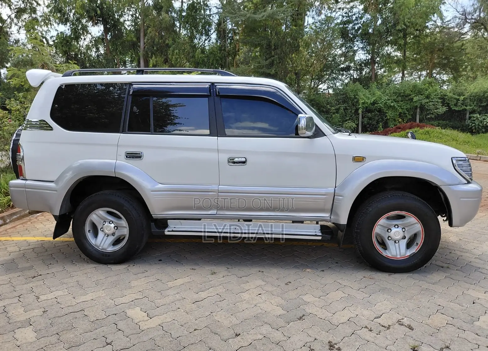 Toyota Land Cruiser Prado 2000 White