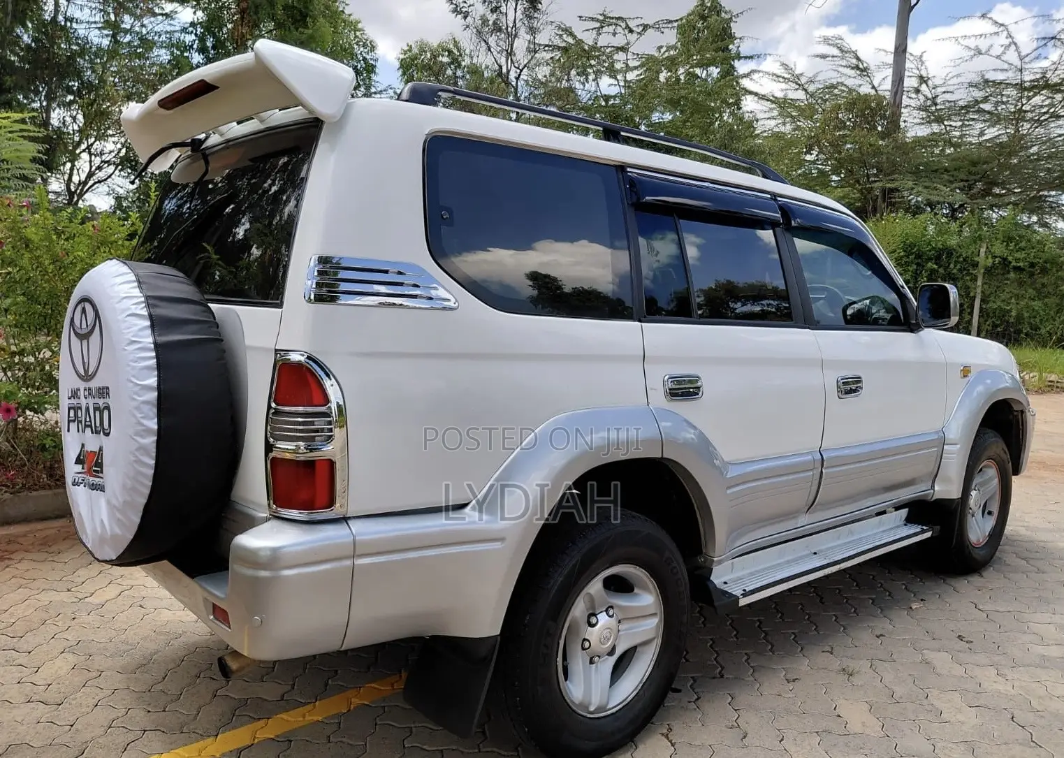 Toyota Land Cruiser Prado 2000 White