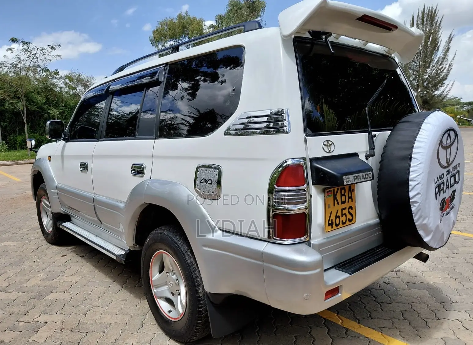 Toyota Land Cruiser Prado 2000 White