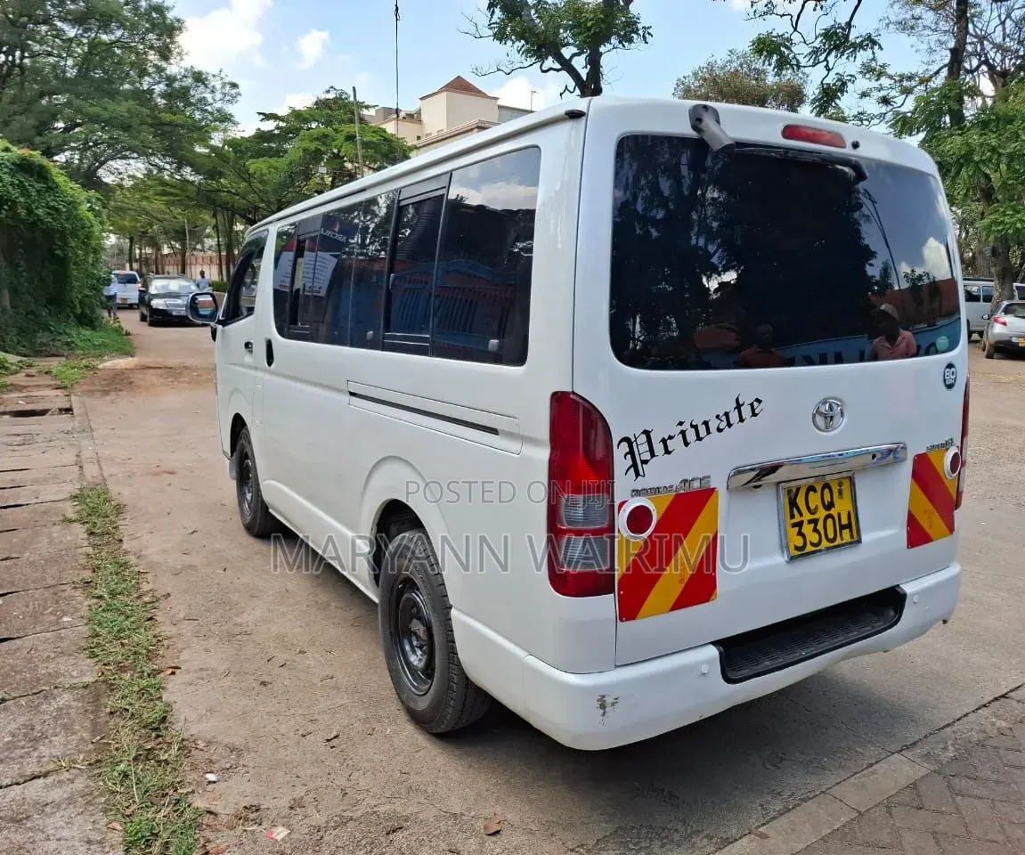 Toyota HiAce 2010 White