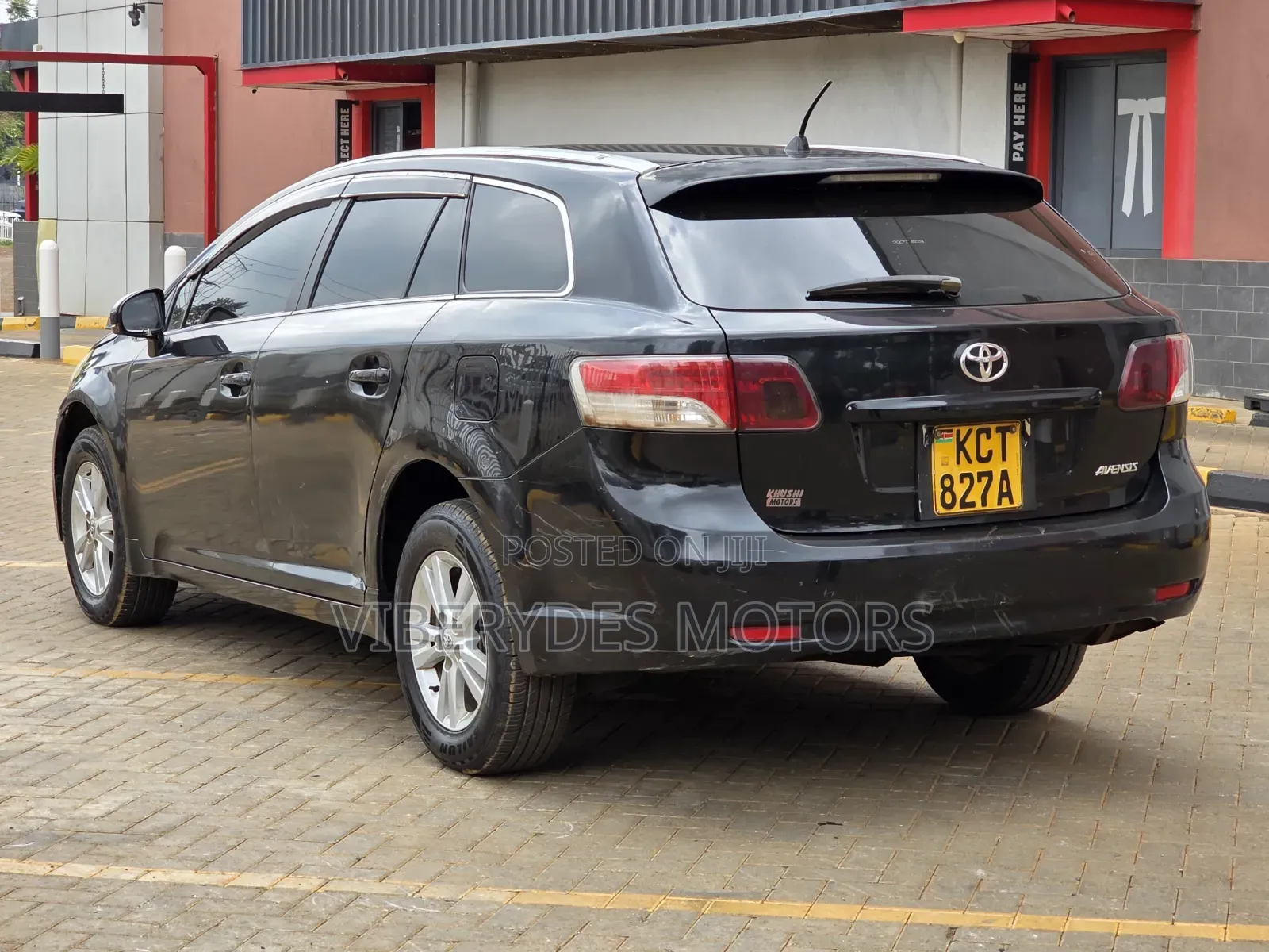 Toyota Avensis 2012 Black