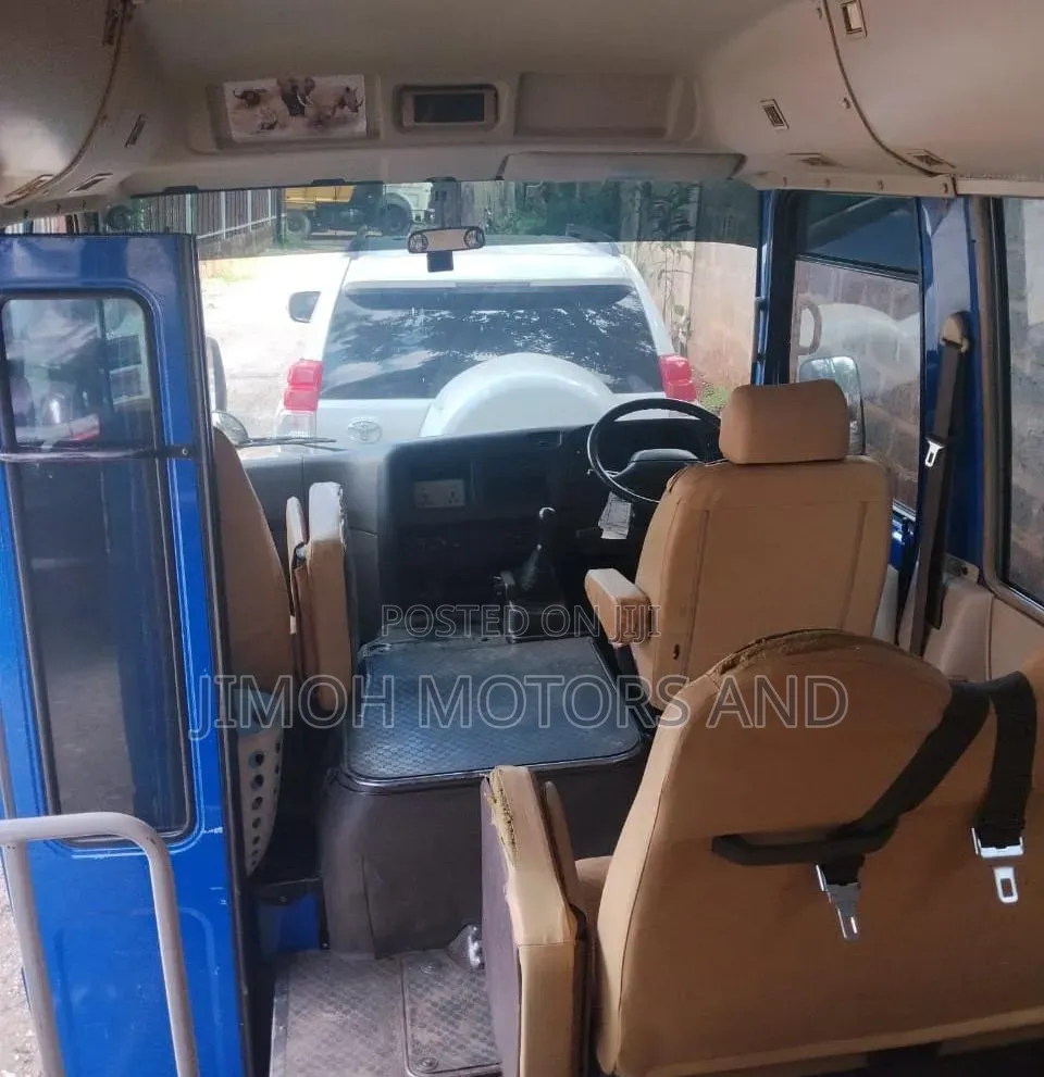 Mitsubishi Fuso Rosa 2010 Blue