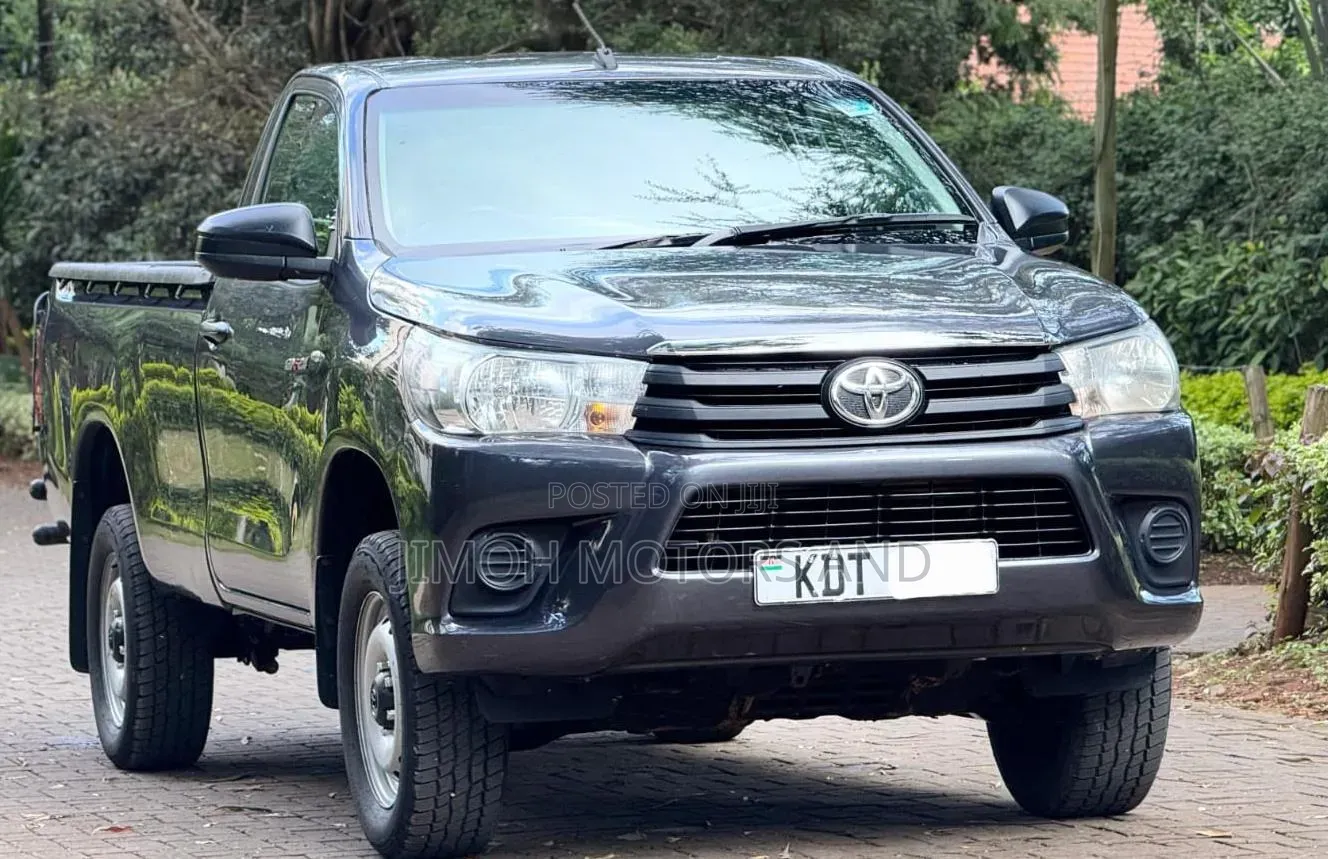Toyota Hilux 2025 Black