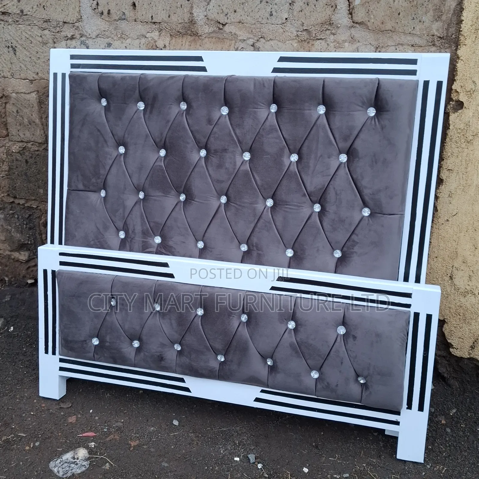 Smoothy Modern Mocket Beds on Offer!