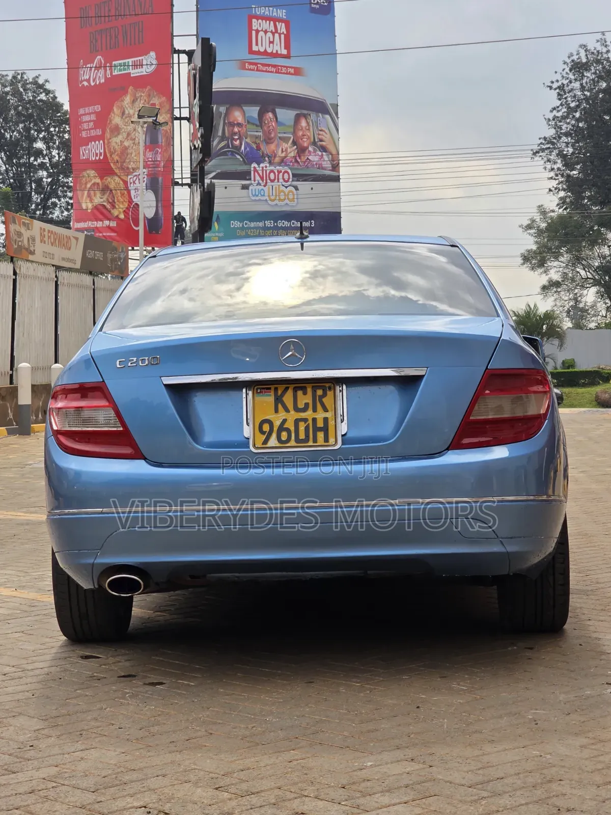 Mercedes-Benz C200 2011 Blue