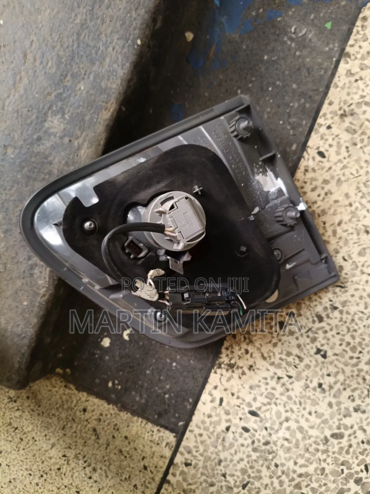 Boot Light Avensis 2013