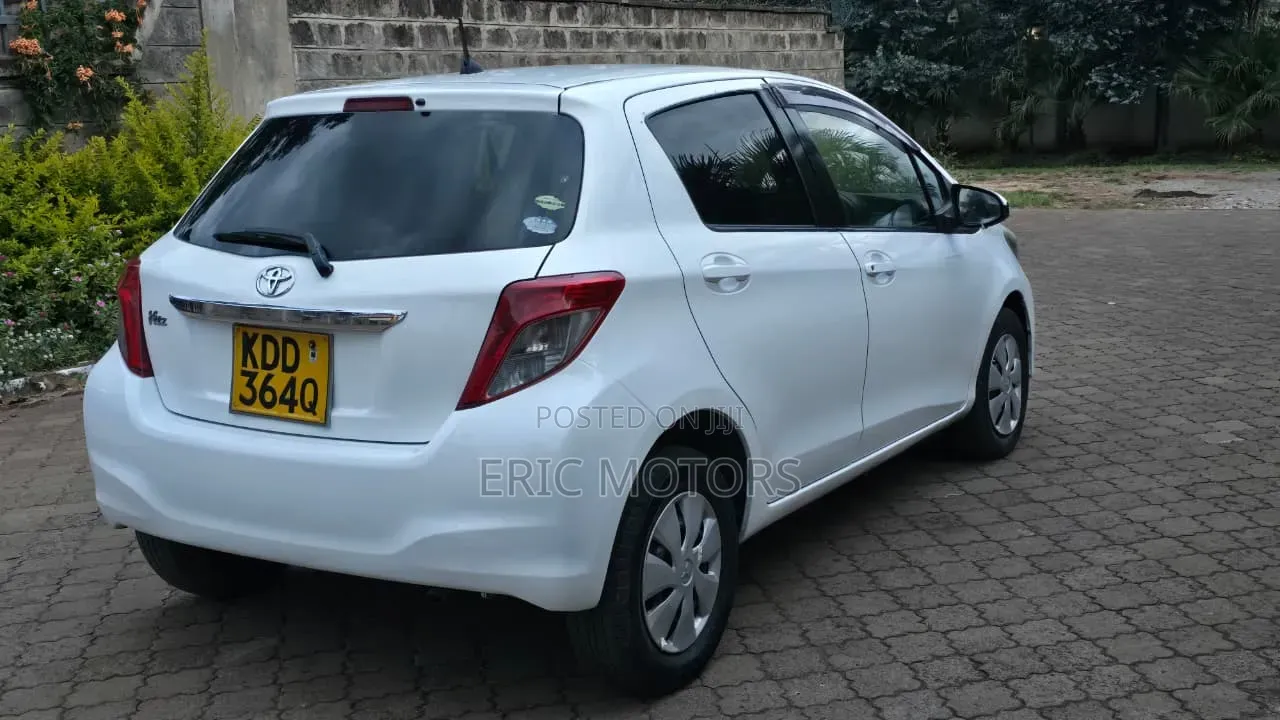 Toyota Vitz 1.0 FWD 5dr 2014 White