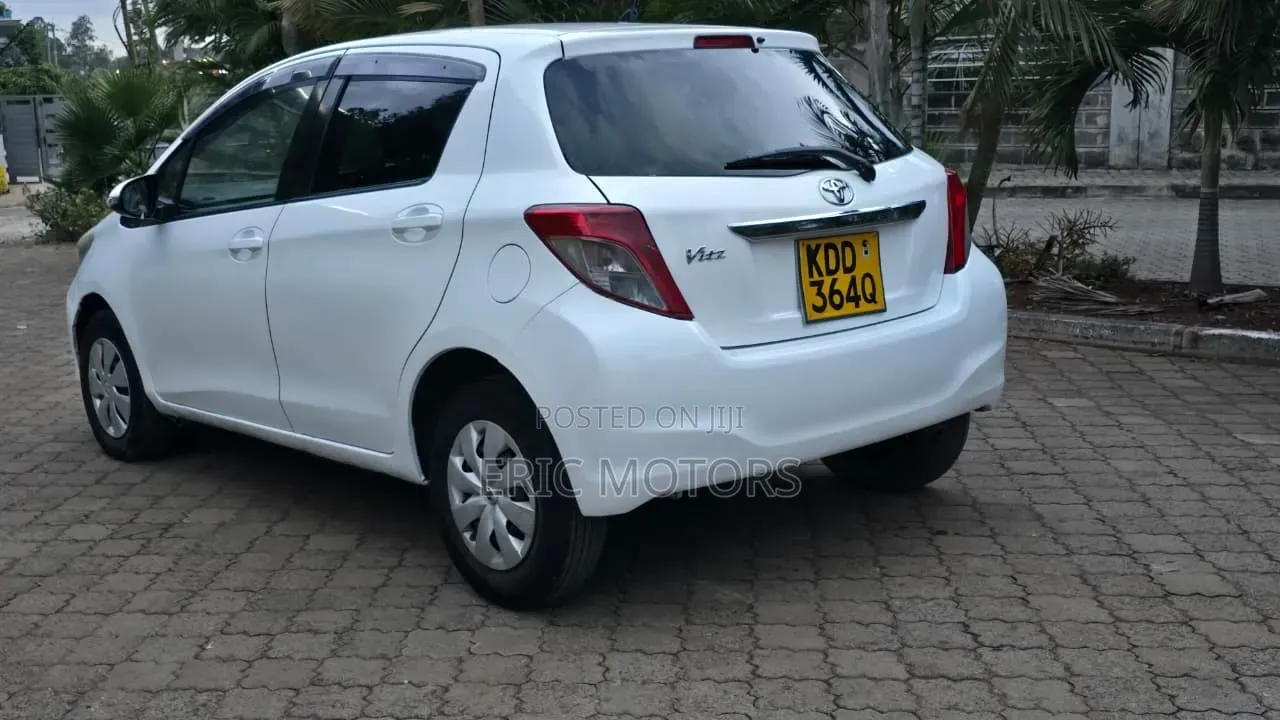 Toyota Vitz 1.0 FWD 5dr 2014 White