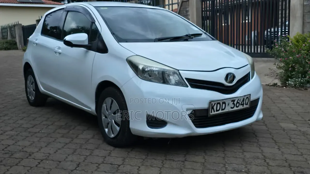 Toyota Vitz 1.0 FWD 5dr 2014 White