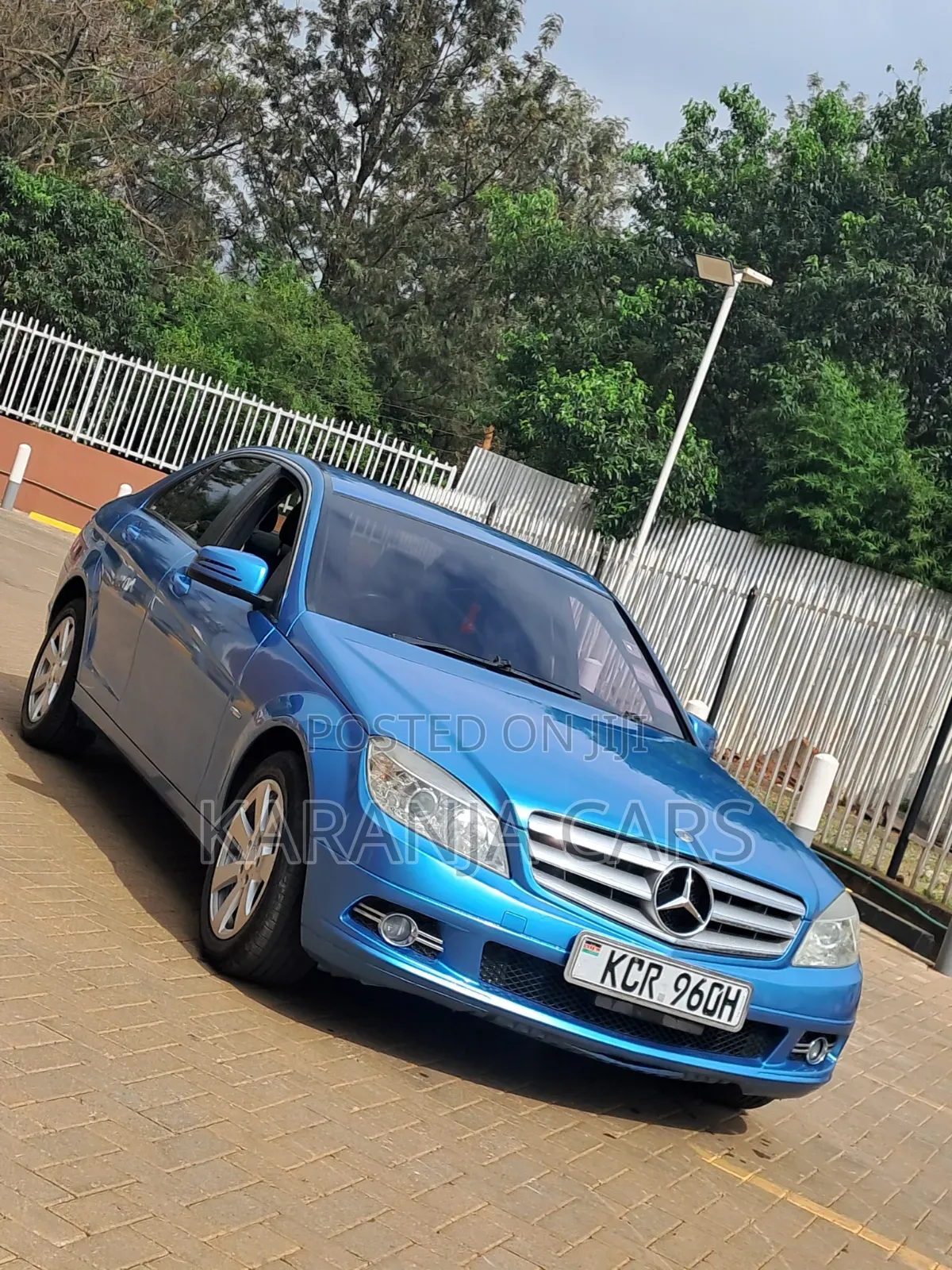 Mercedes-Benz C200 2011 Blue