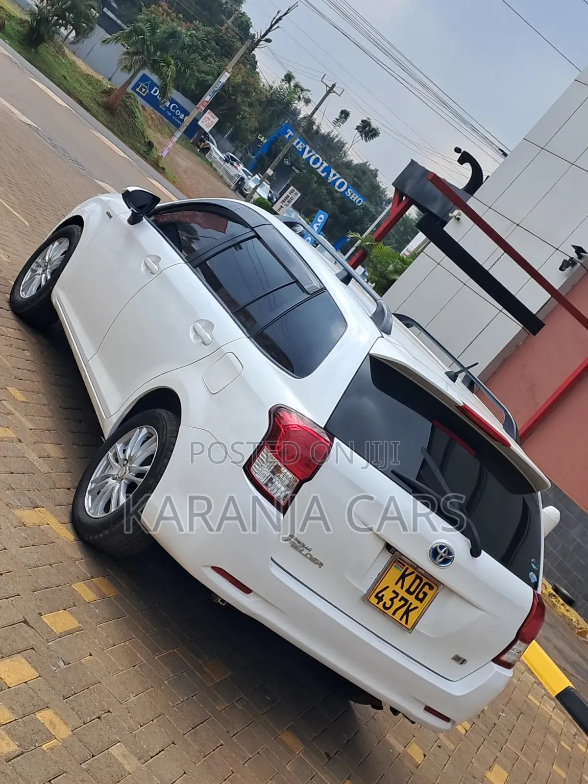 Toyota Corolla Fielder 1.5 Hybrid FWD 2014 White