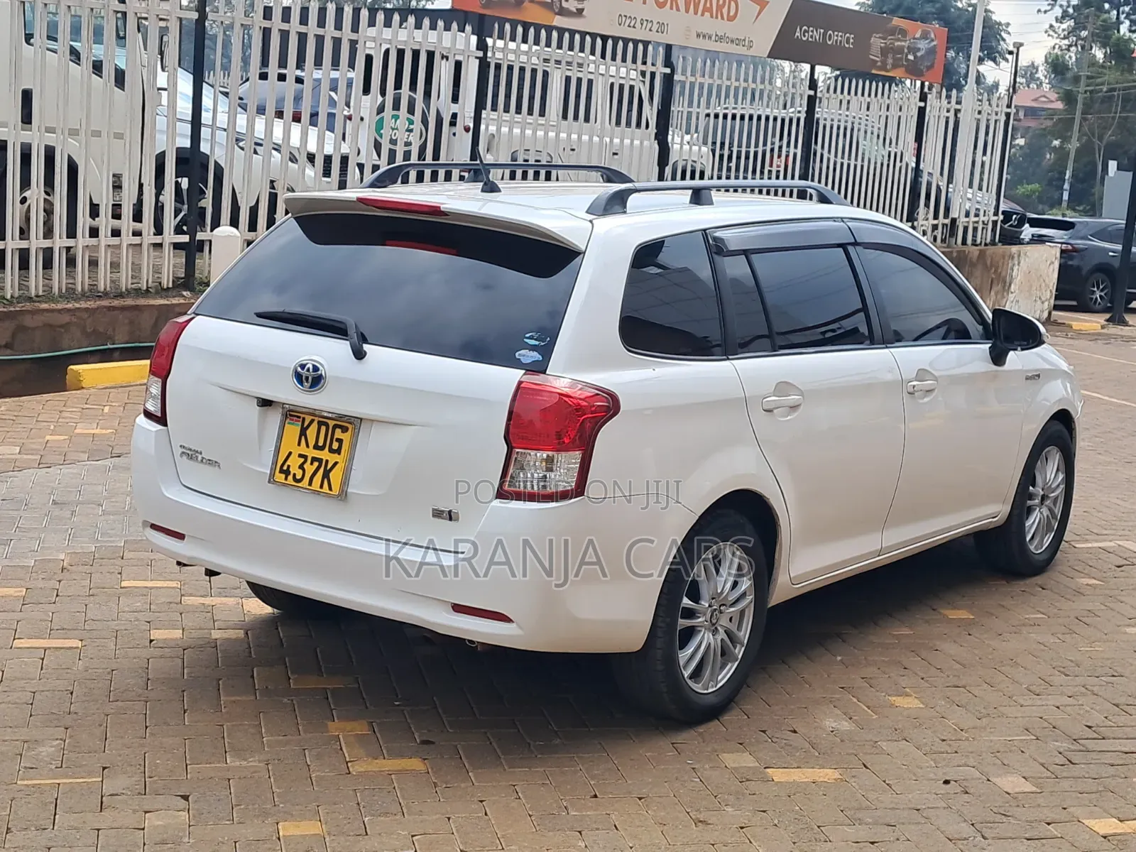 Toyota Corolla Fielder 1.5 Hybrid FWD 2014 White