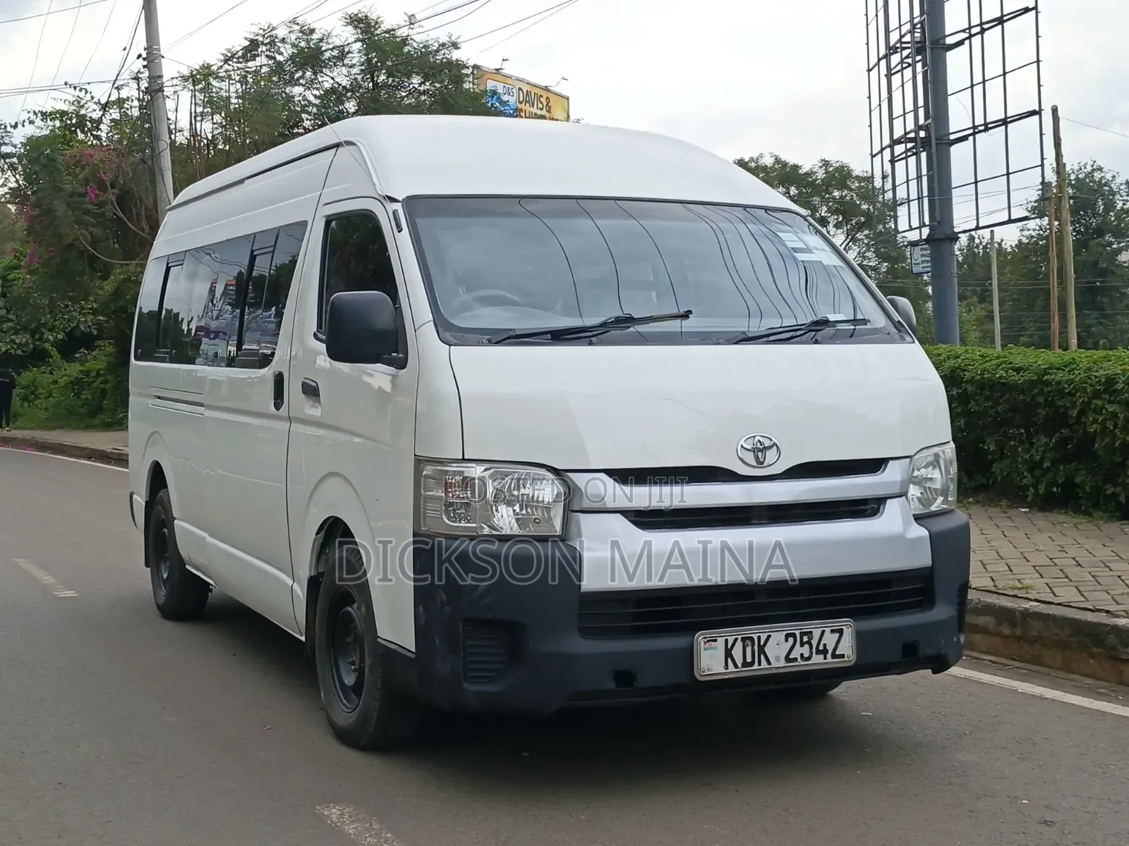 Toyota HiAce 2017 White