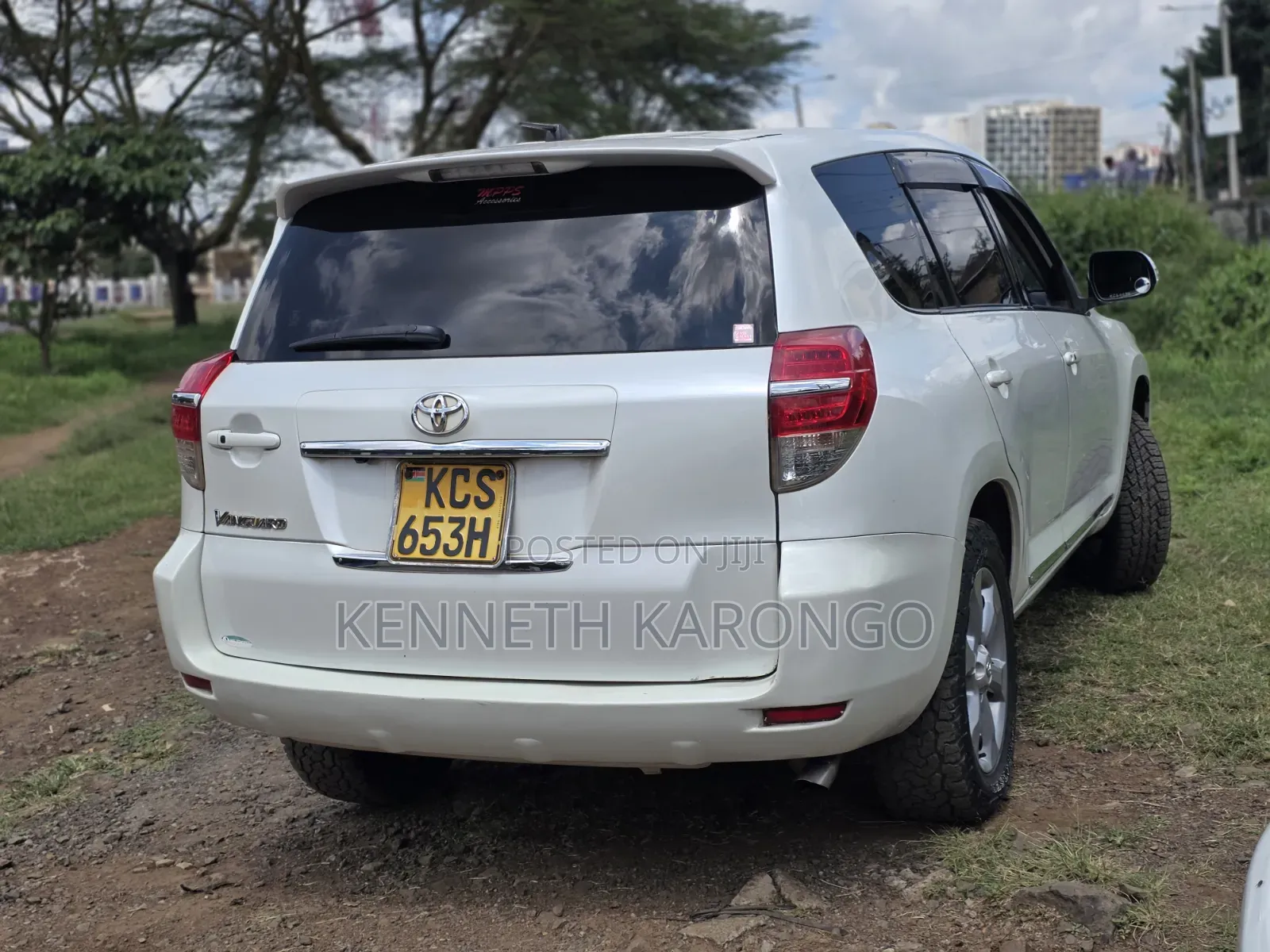Toyota Vanguard 2011 White