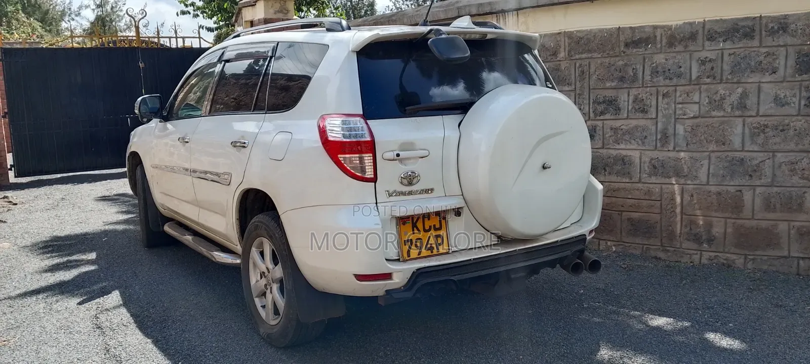 Toyota Vanguard 2009 White