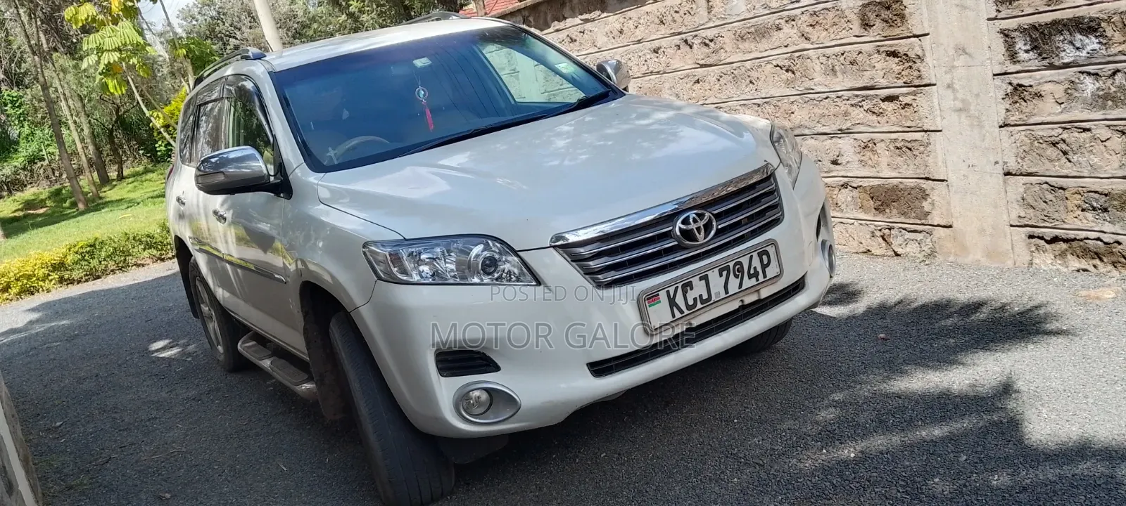 Toyota Vanguard 2009 White