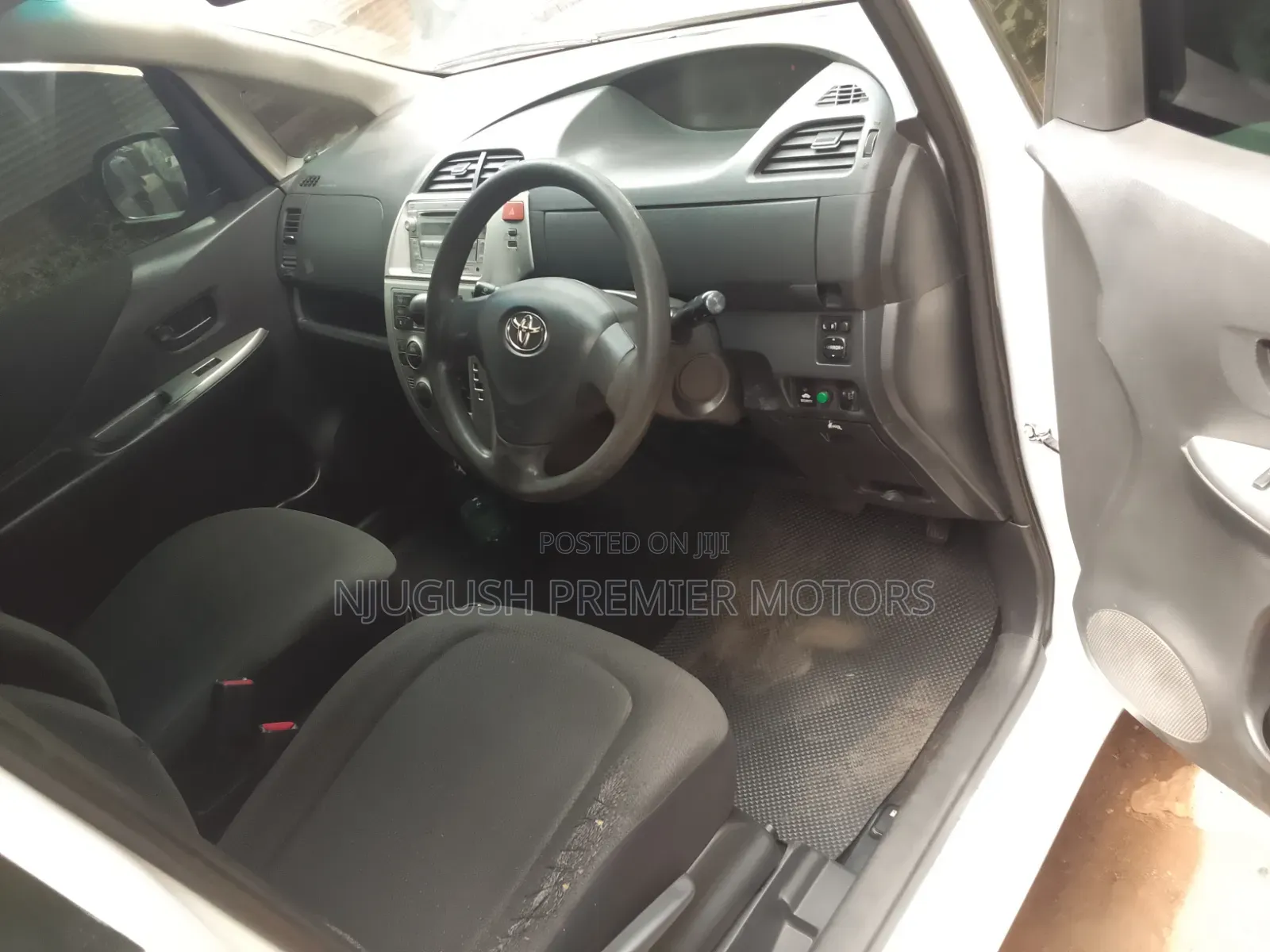 Toyota Ractis 2010 White