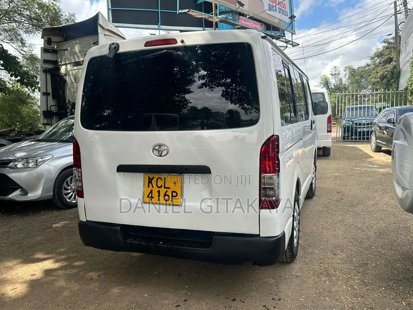 Toyota HiAce 2011 White