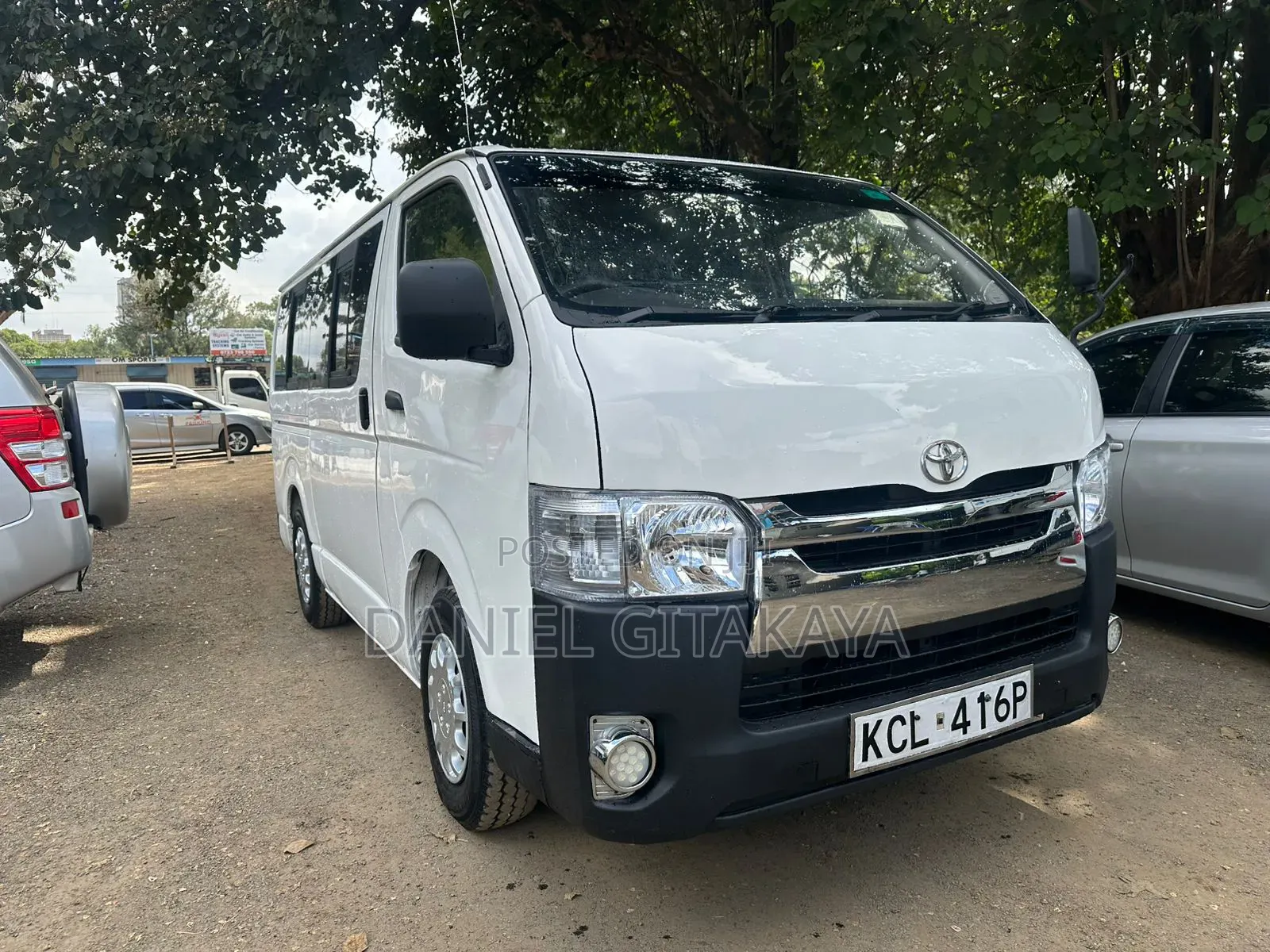 Toyota HiAce 2011 White